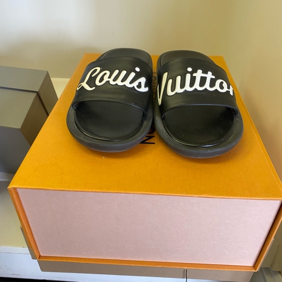 Highly sought after Louis Vuitton Slides - Picture 2 of 4
